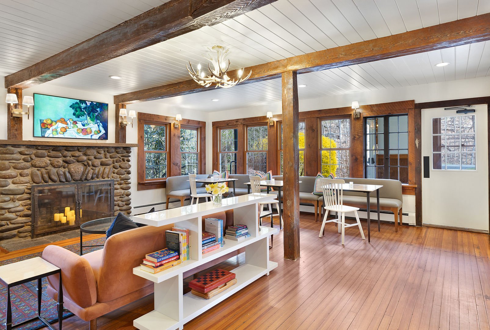 Phoenica Lodge