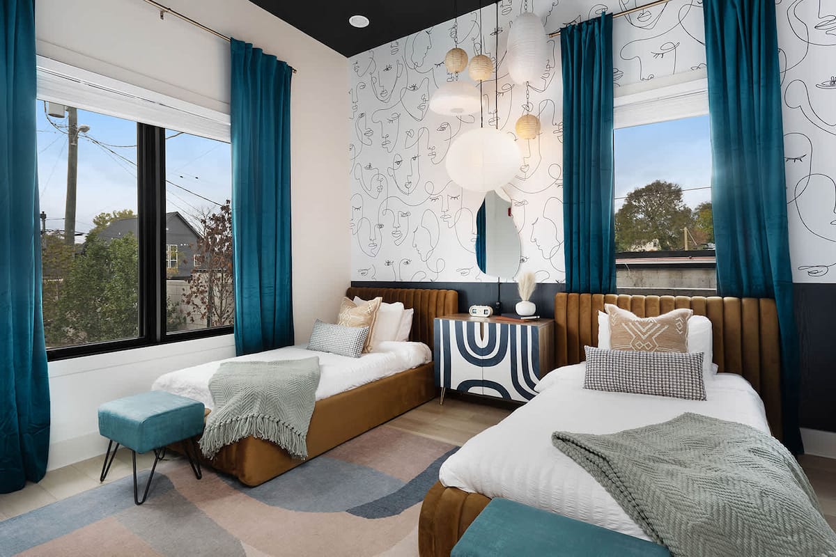 Inviting Bedroom with a Sleek, Modern Design and Two Twin Beds