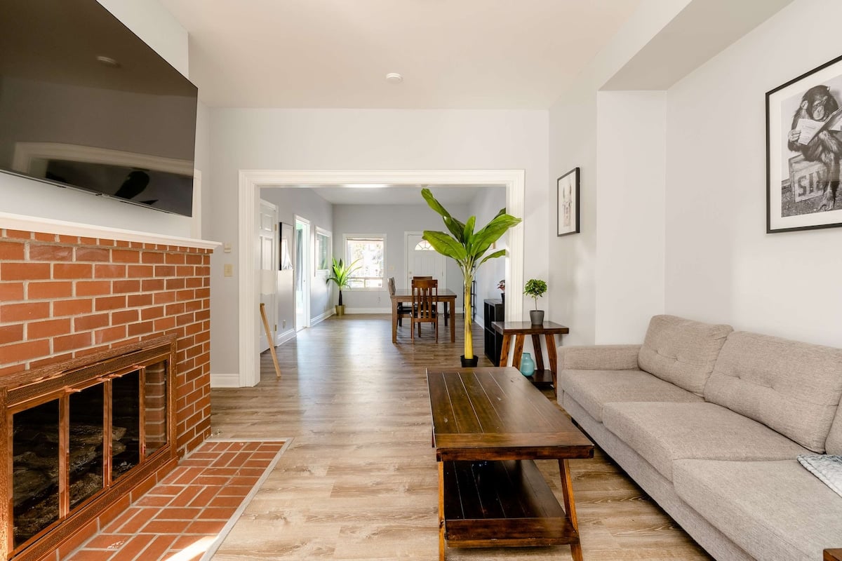 Remodeled 2BR - Walk to Coffee, Bars & More image 15