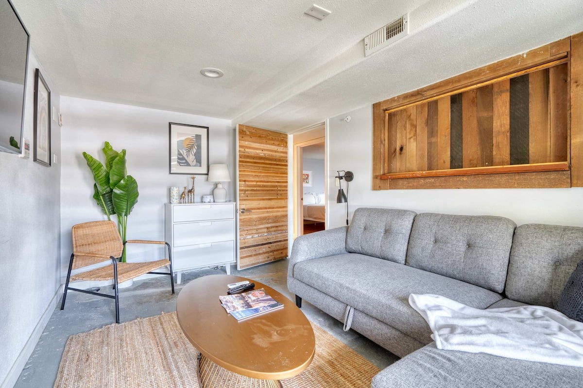 Pearl District Stay - AC & WiFi - 2BR - Sleeps 4 image 1