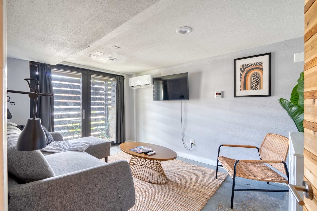 Pearl District Stay - AC & WiFi - 2BR - Sleeps 4 image 6