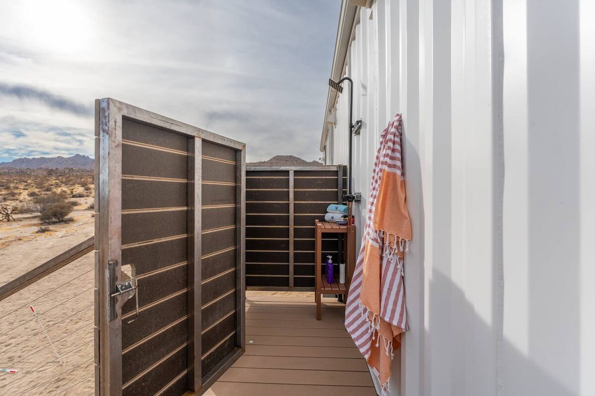 Experience relaxation with our serene outdoor shower, surrounded by breathtaking views – the perfect way to connect with nature in comfort and privacy.