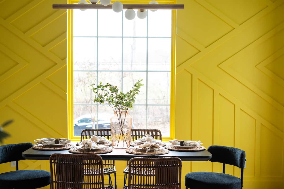 Bright and Clean Dining Area with Seating for Six
