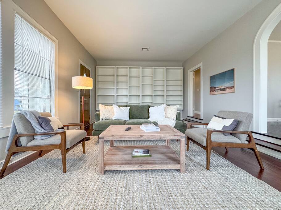 Cozy Bungalow on Washington – Private Office image 22
