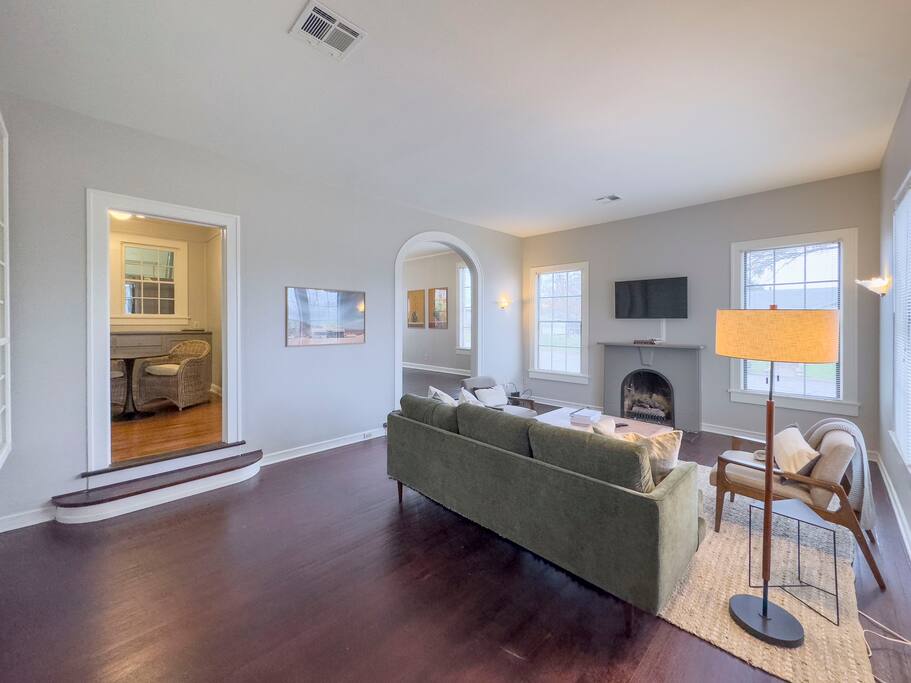 Cozy Bungalow on Washington – Private Office image 24