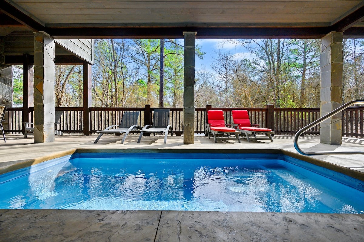 Discover serenity at Merlot Mountain in Broken Bow in Broken Bow, OK
