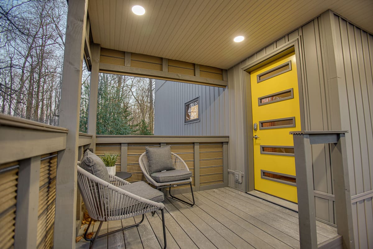 You can't miss the front entrance thanks to this bright yellow door!