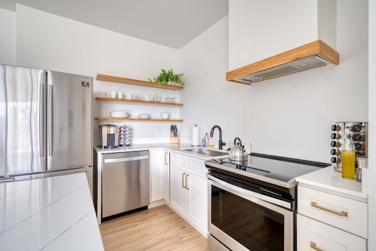 Sleeps 12 - Exclusive Floor - Great for Groups image 7
