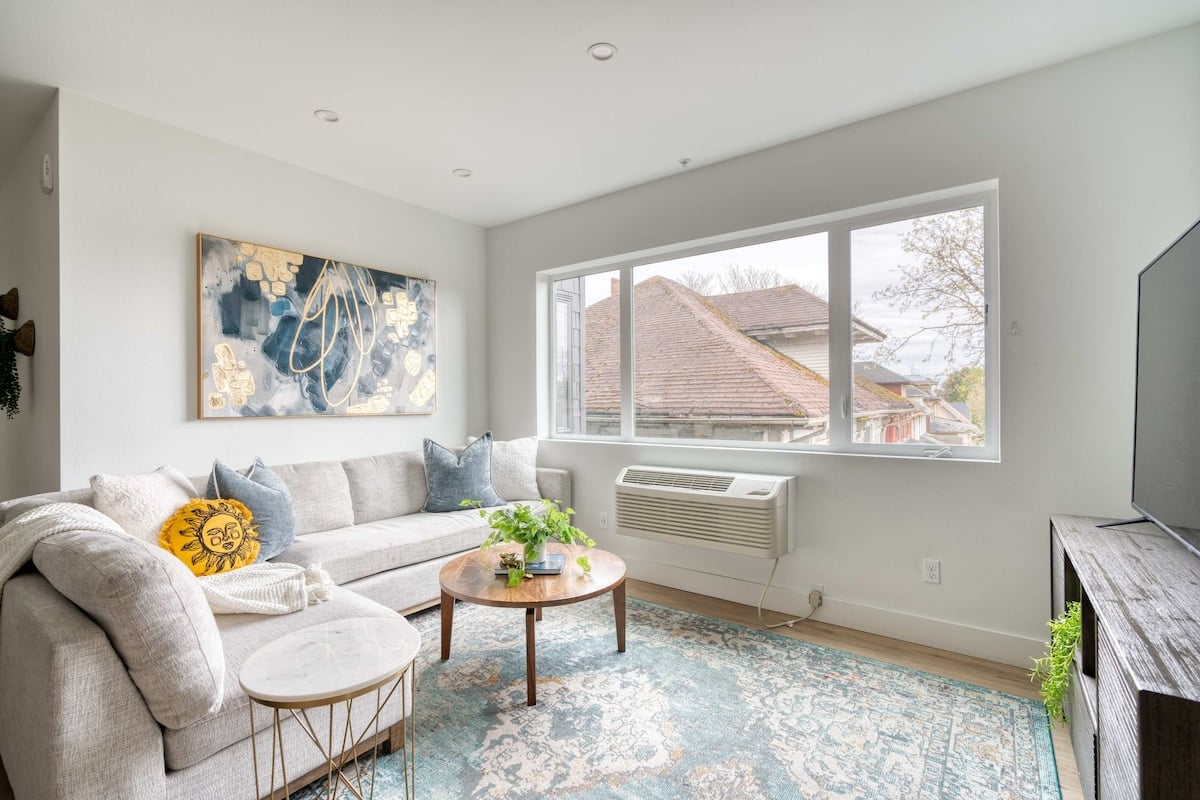 Sleeps 12 - Exclusive Floor - Great for Groups image 8