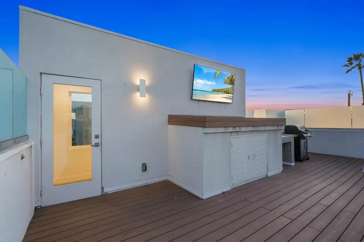 The Perfect Hollywood Rooftop Escape