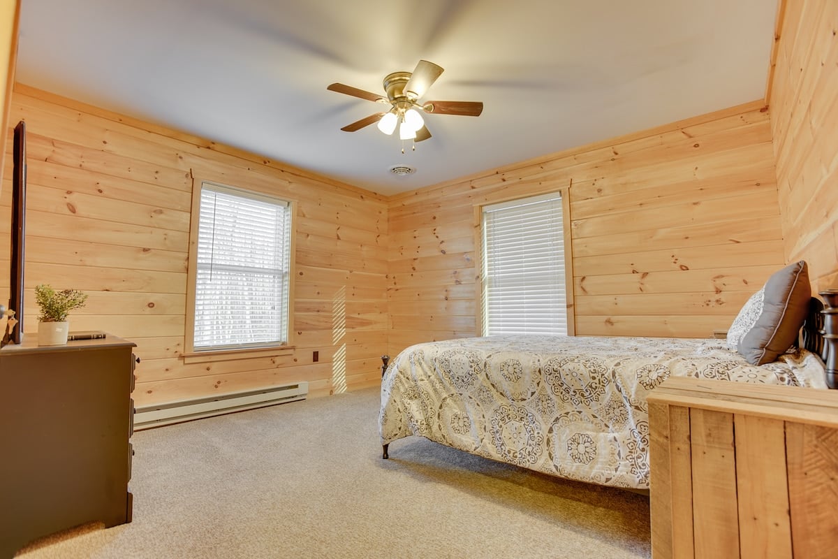 Bedroom 3- Queen Bed