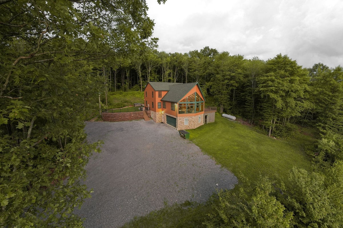 The cabin has plenty of parking space for you and your loved ones!