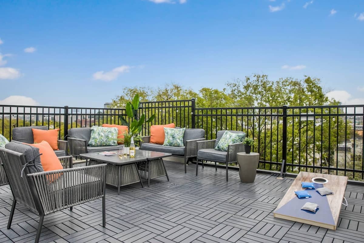 Spacious Rooftop Perfect for Gatherings and Relaxation
