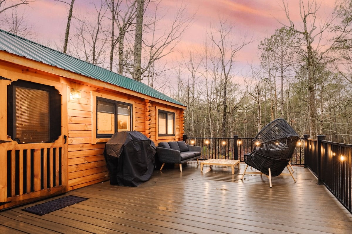 Secluded luxury at your Forsyth cabin escape in Forsyth, GA