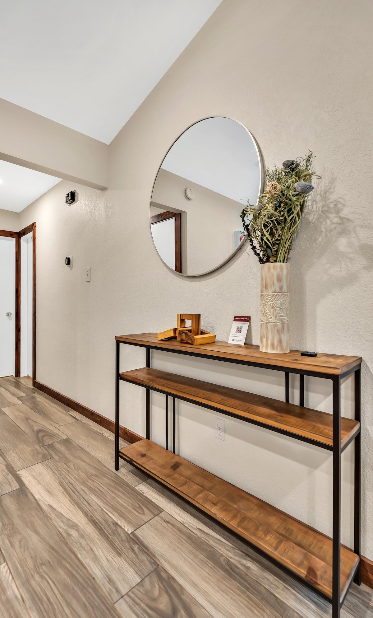 New! Cozy Retreat Located 15 minutes to Waco image 9