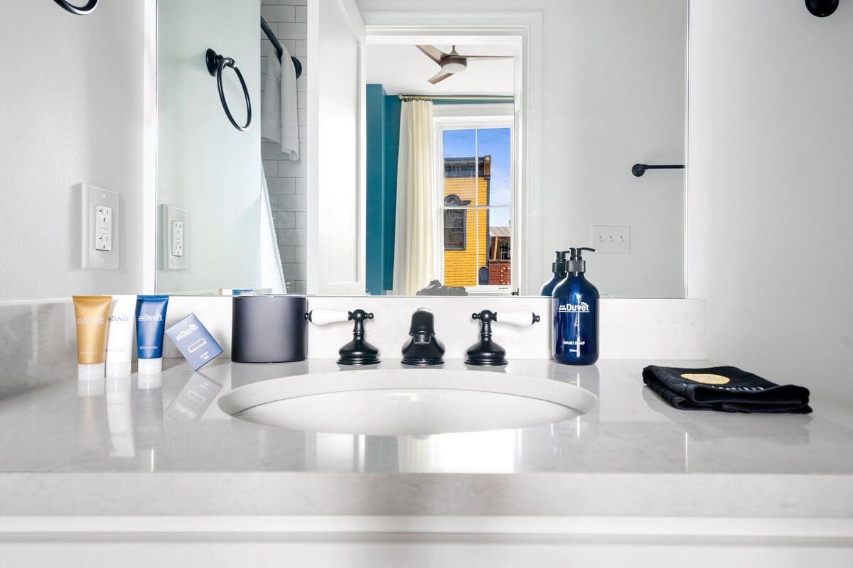 The Martini Suite | Lively King Street Abode image 25