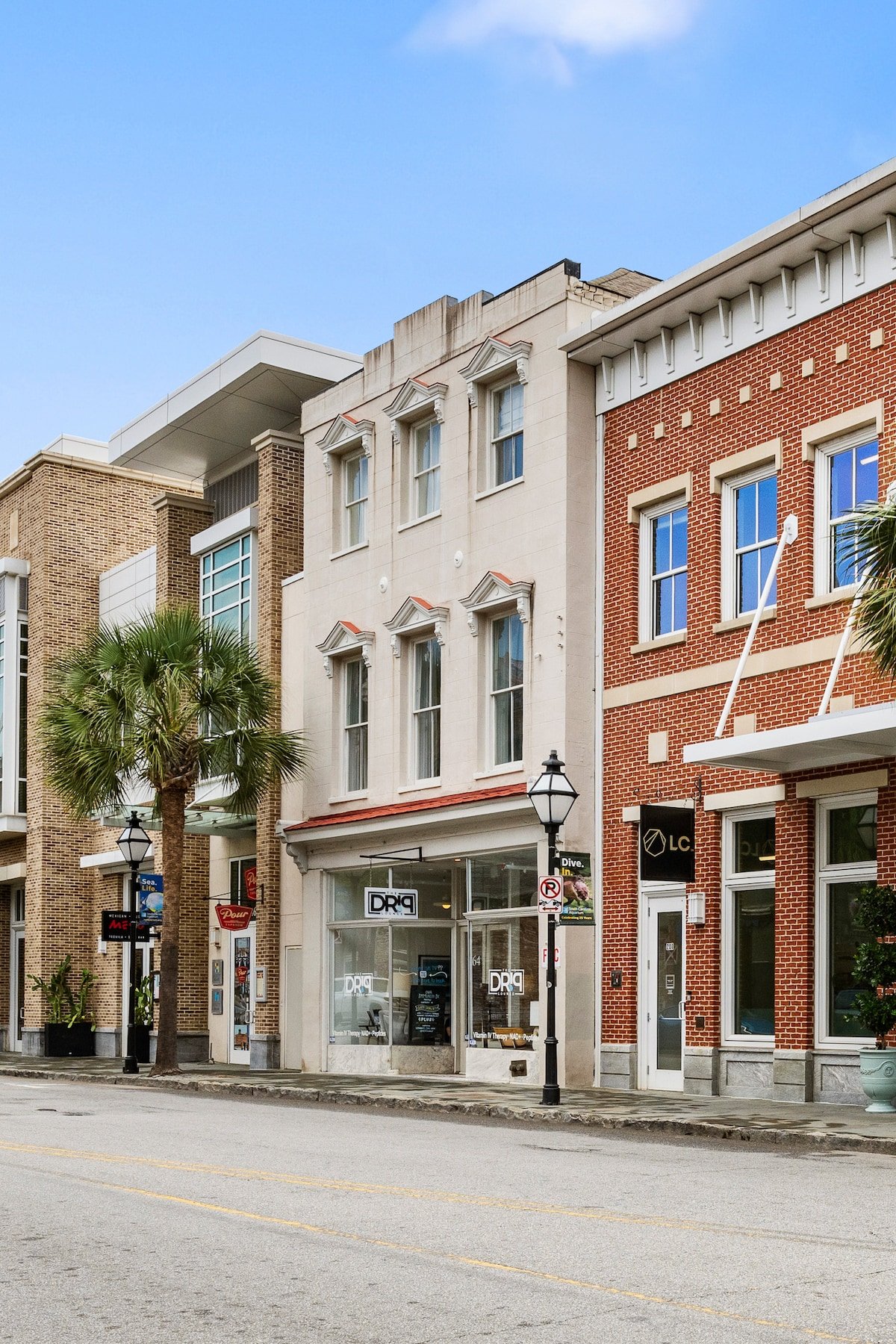 Where the evening pour sets the pace for everything else in Charleston, SC