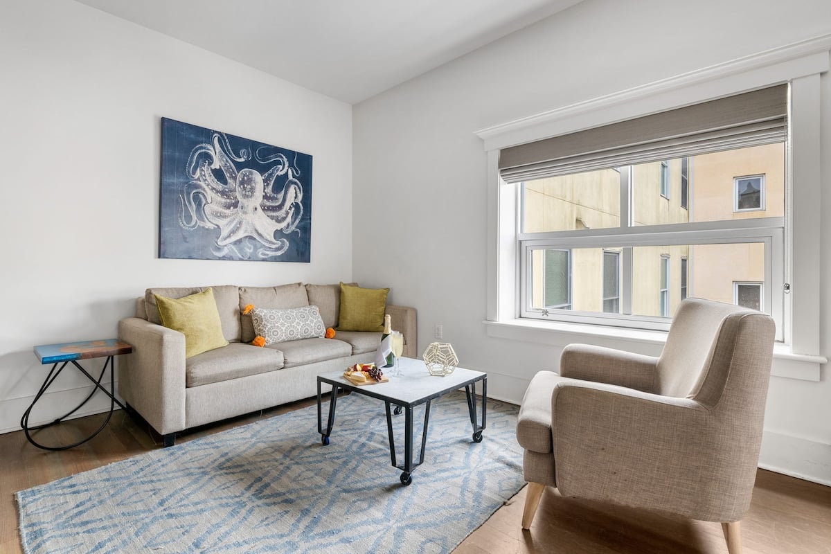 In the Heart of King Street! | Drayton Suite image 3