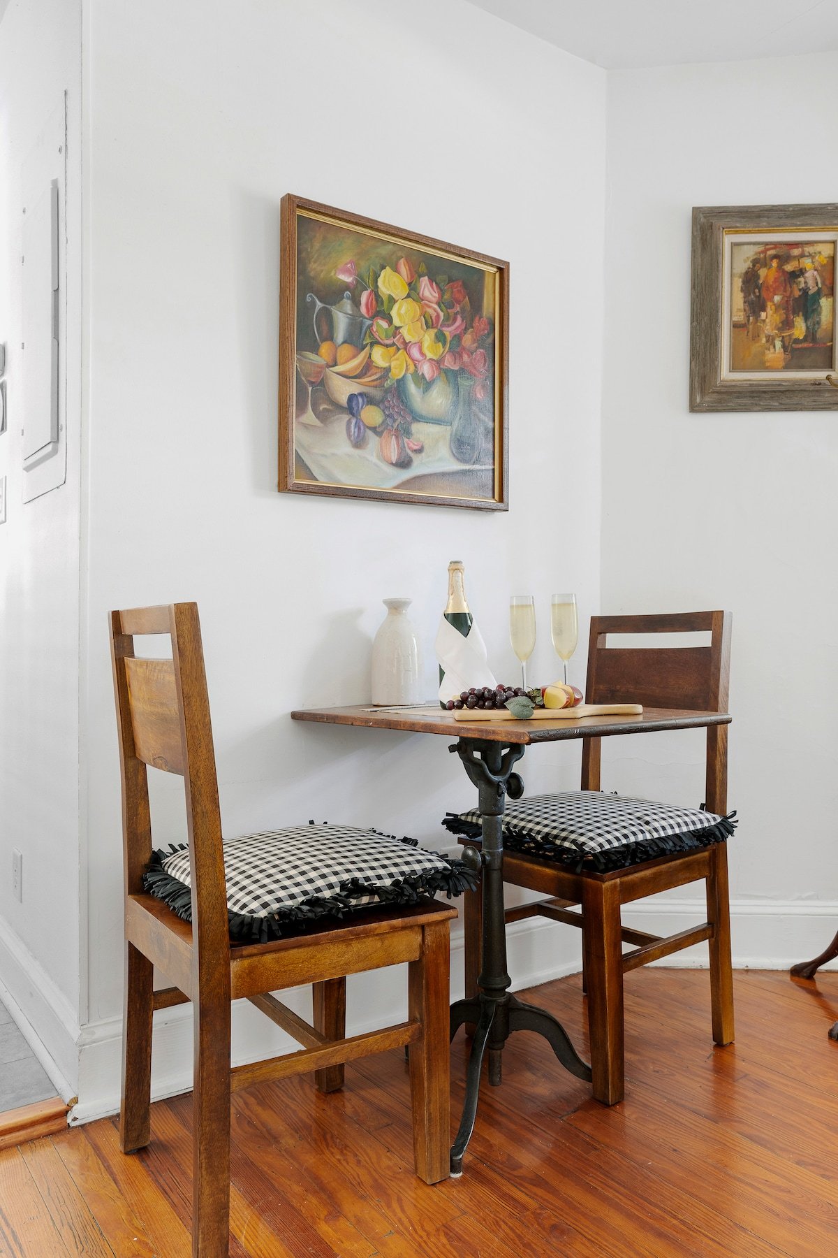 Breakfast Nook for 2