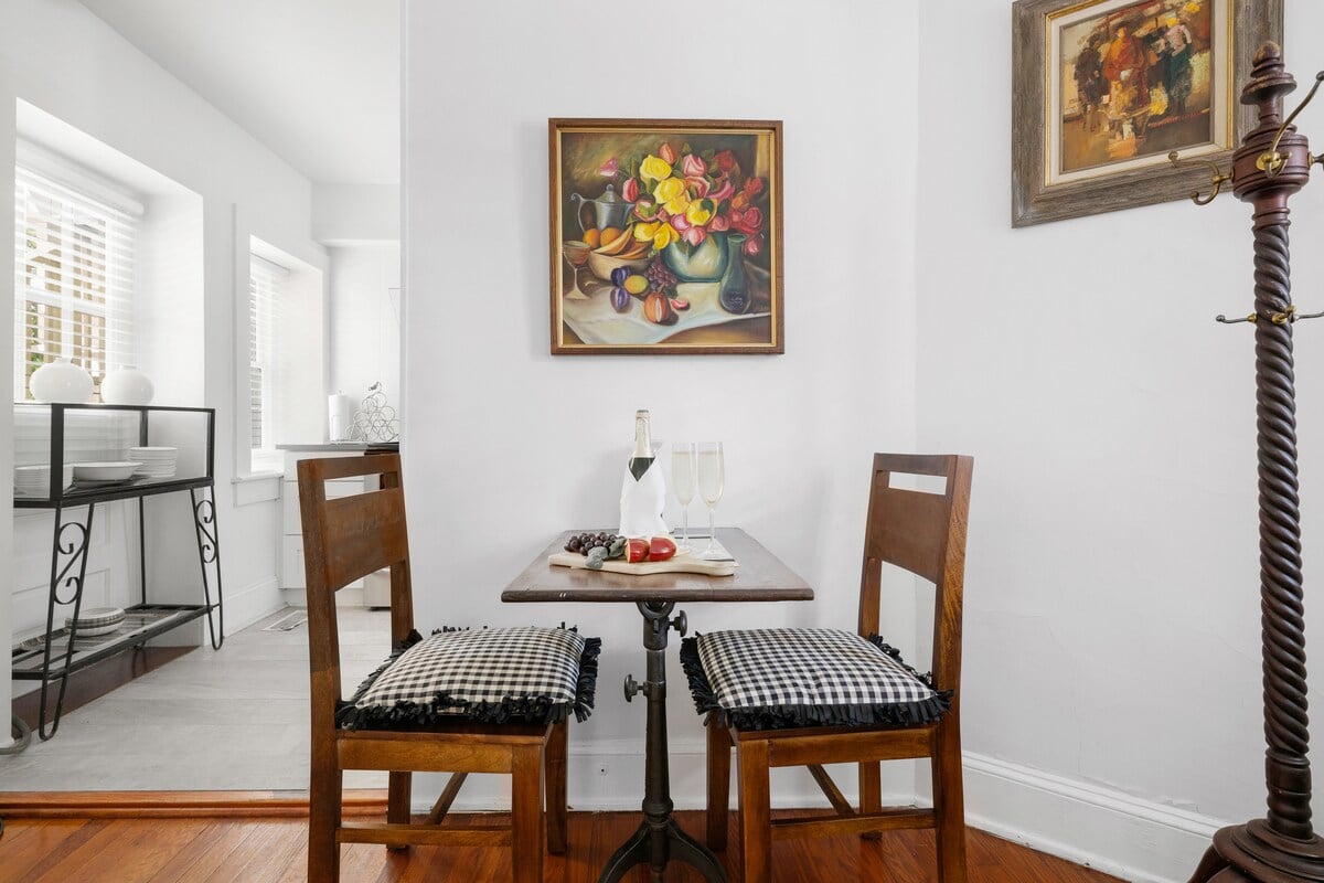 Breakfast Nook for 2