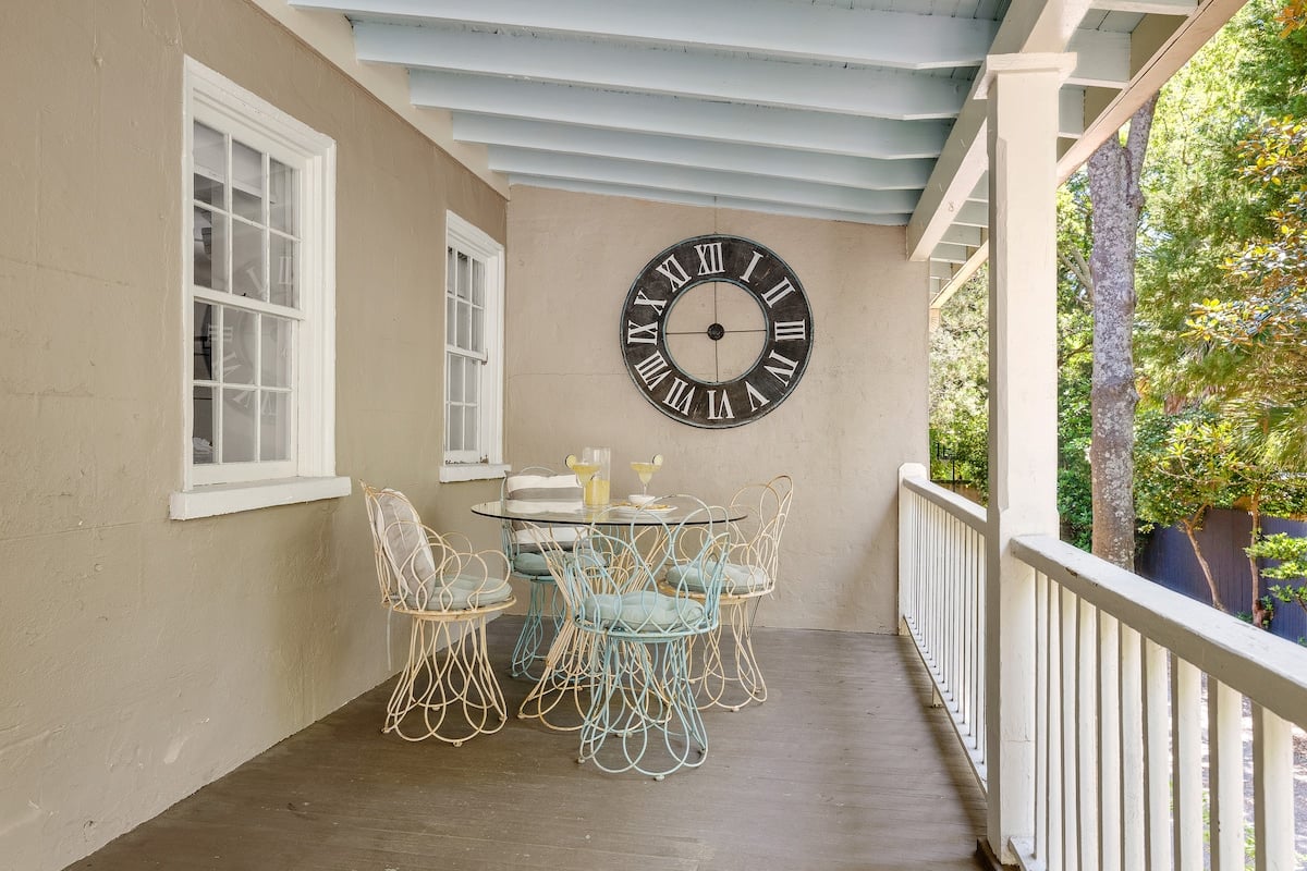 2nd Floor Veranda with Seating