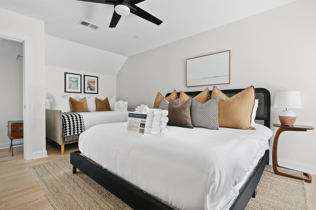 King Bedroom with Single Size Day Bed