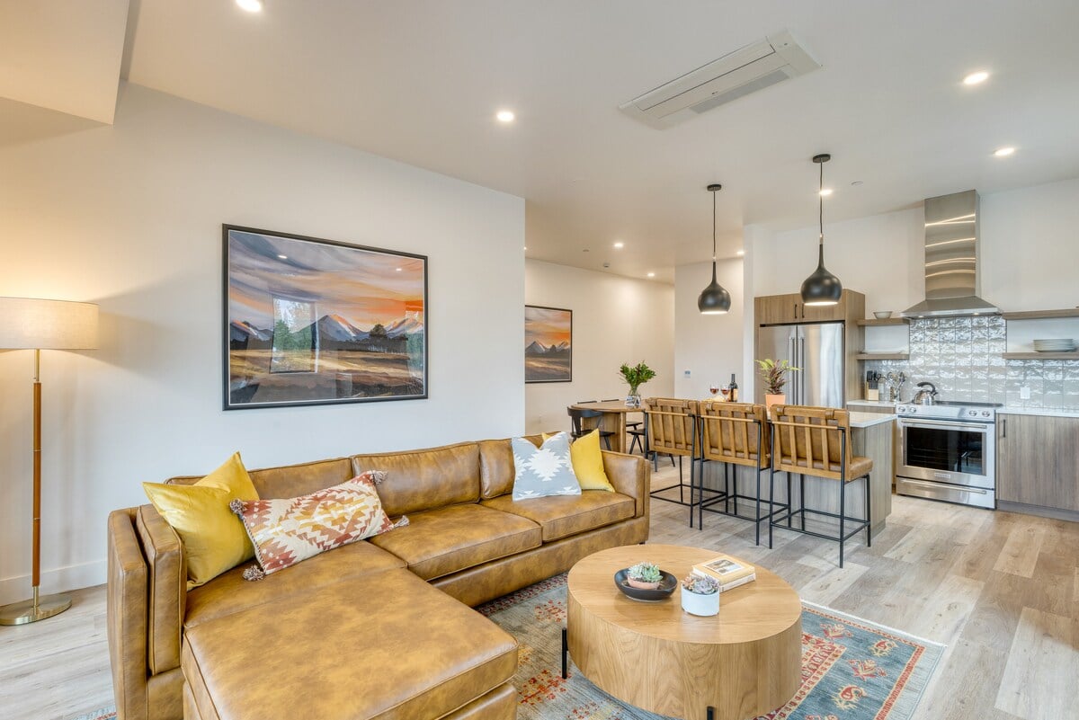 Aerie Stylish 6 Unit Buyout | 15BDR, Hot Tub+Views image 7
