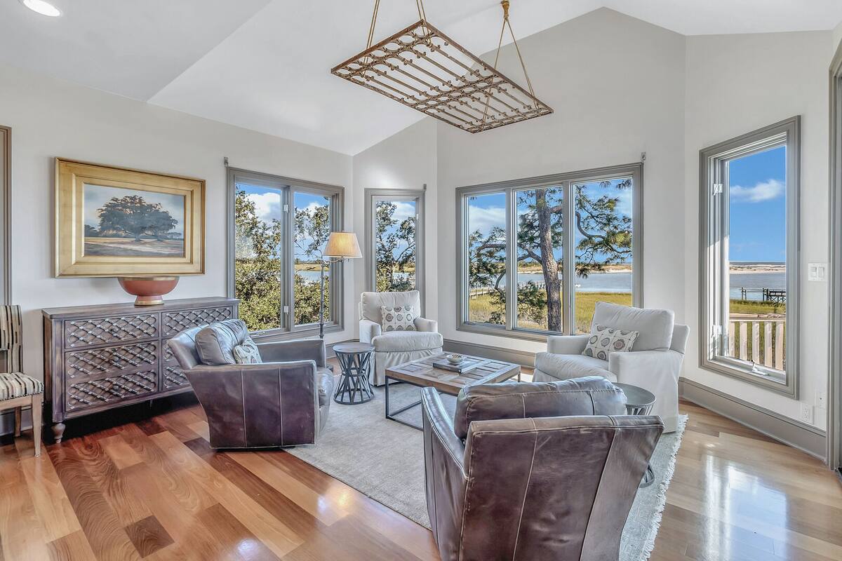 Sitting area off of the living room with panoramic windows.