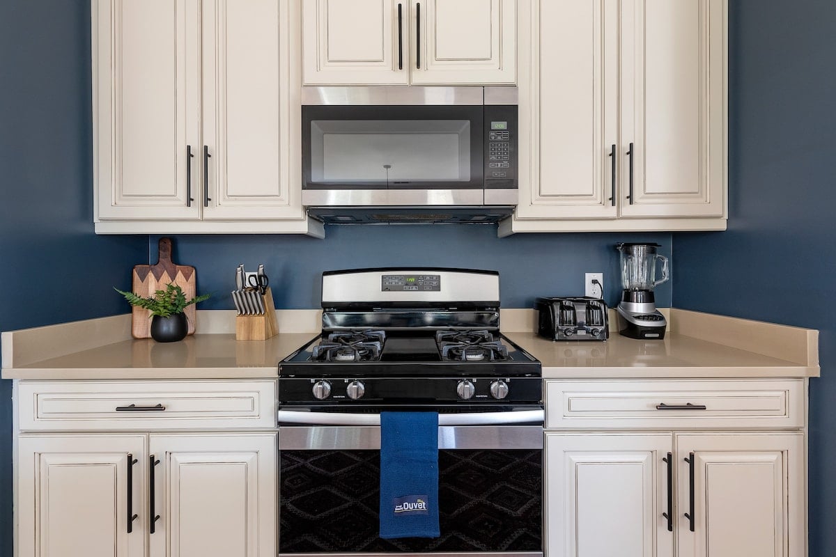 fully equipped kitchen