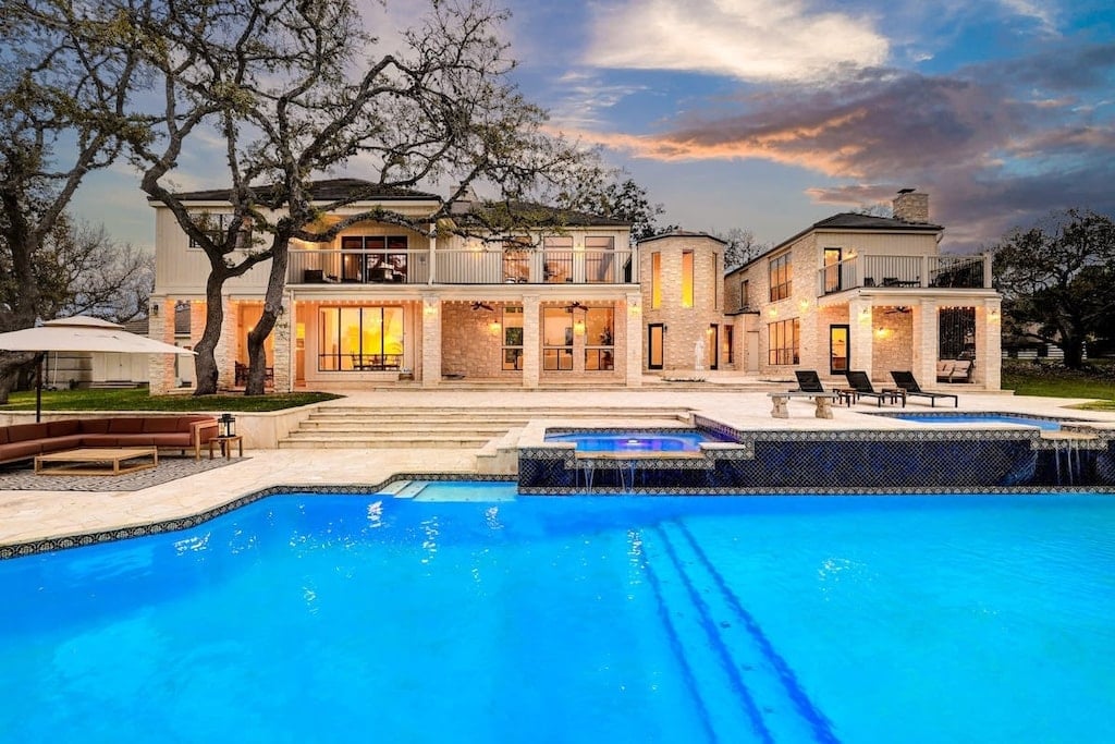 Where grand oaks frame a private retreat built for gathering in San Antonio, TX