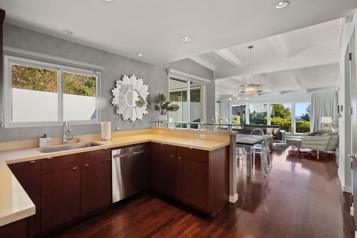 Residence image 3