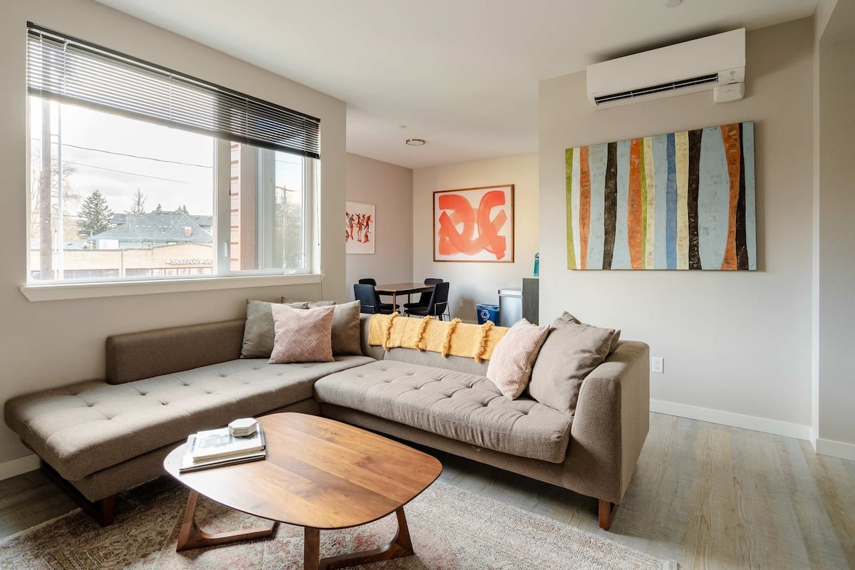 Mid-Century Apartment on Hawthorne - Thrift & Eat image 1