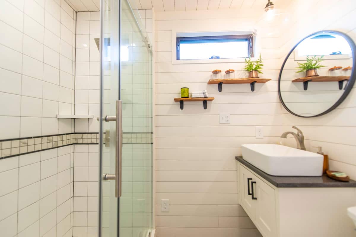 "Full Size" Bathroom
