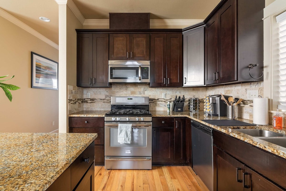 Luxury Home • Great Location • 4BR • Sleeps 12 image 21
