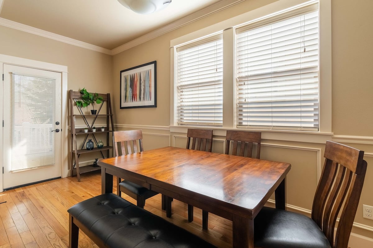 Luxury Home • Great Location • 4BR • Sleeps 12 image 22