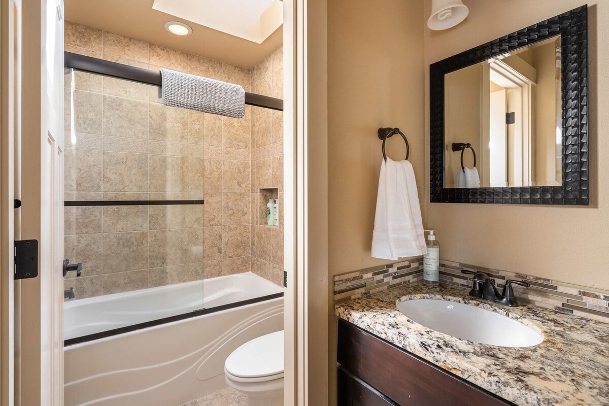 Luxury Home • Great Location • 4BR • Sleeps 12 image 29