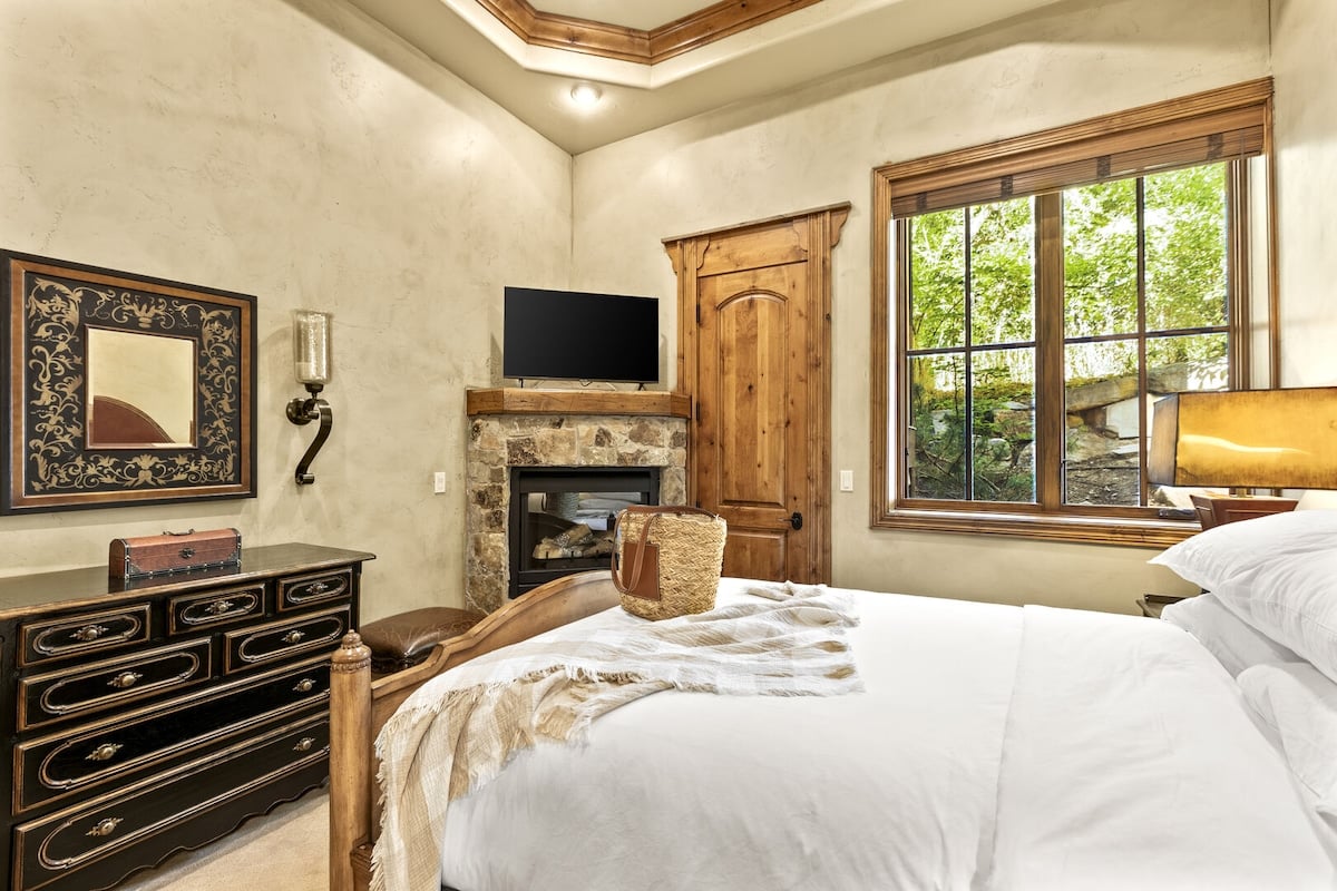 Abode at Phoenix House | Base of PCMR, Ultimate Luxury Mountain Retreat image 36