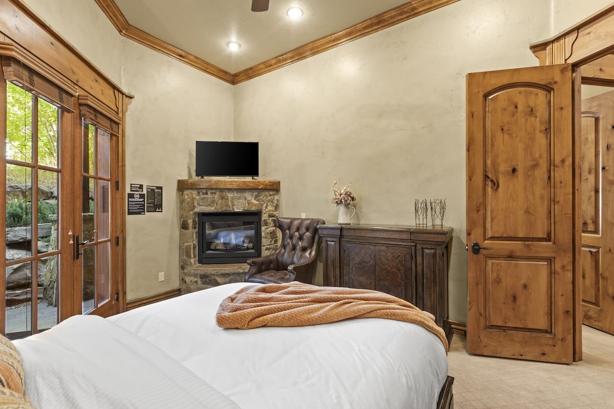 Abode at Phoenix House | Base of PCMR, Ultimate Luxury Mountain Retreat image 41
