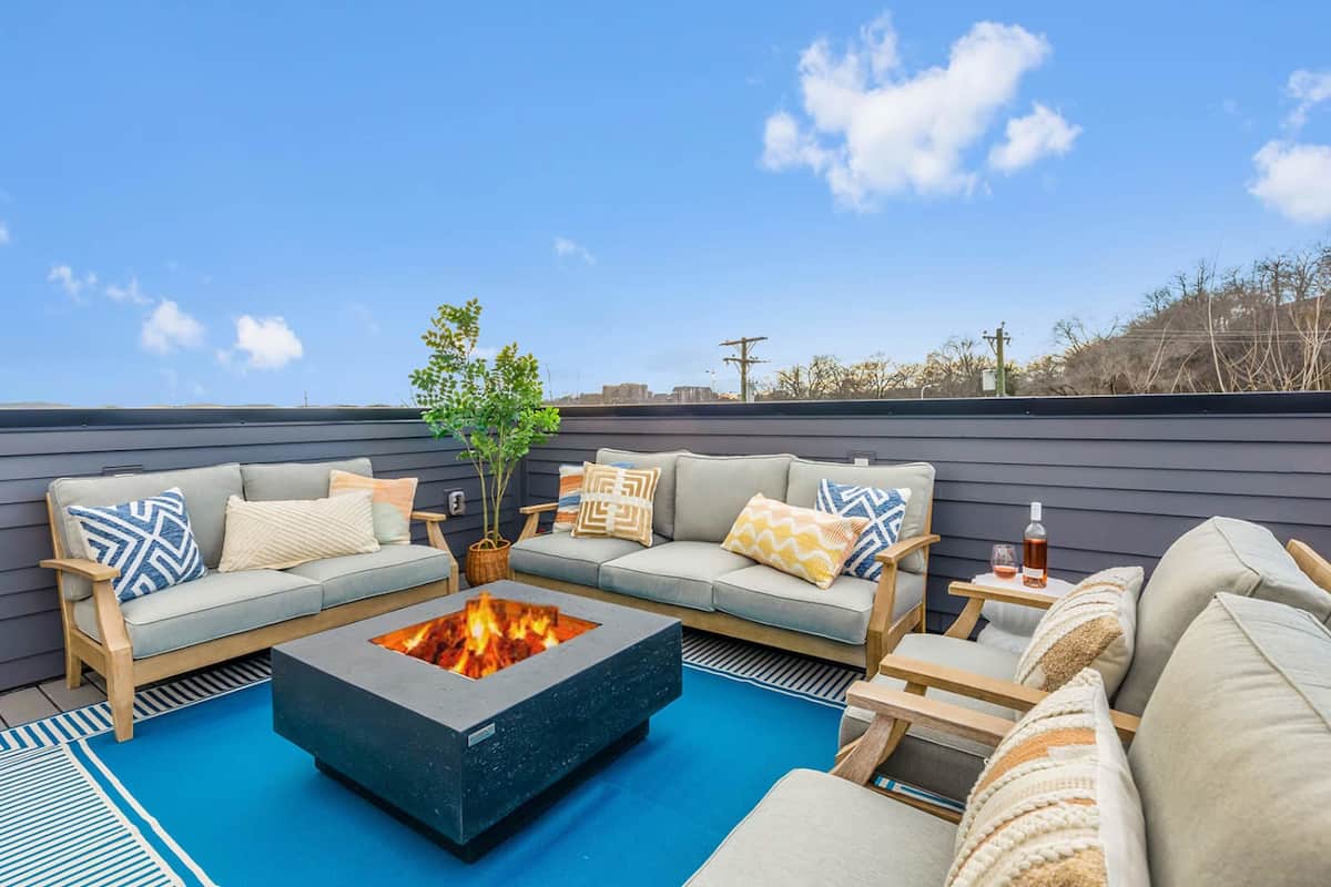 Spacious Rooftop Retreat with Cozy Fire Pit
