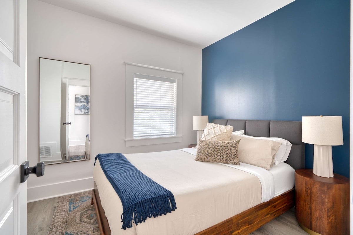 3BR • Sleeps 8 • Perfect for Groups • Renovated image 20