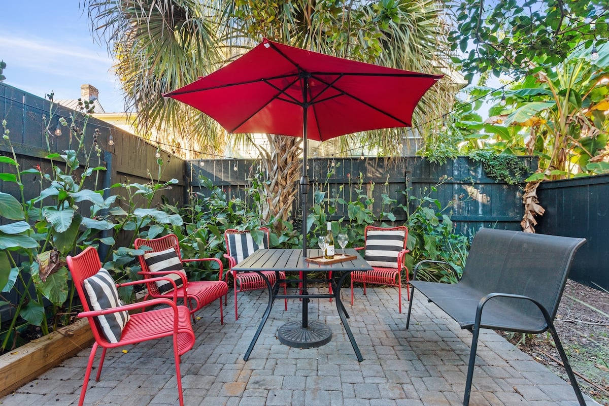 Outdoor Patio and Dining for 8