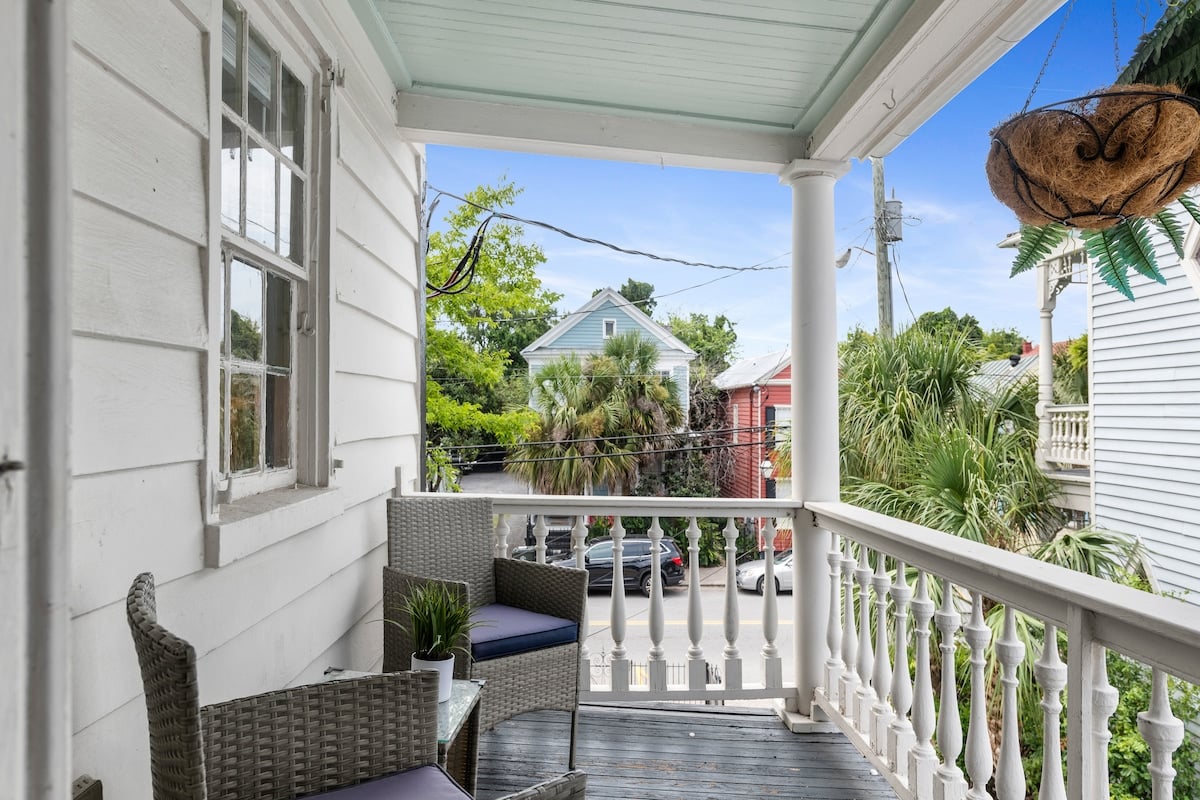 2nd Floor Veranda with Seating