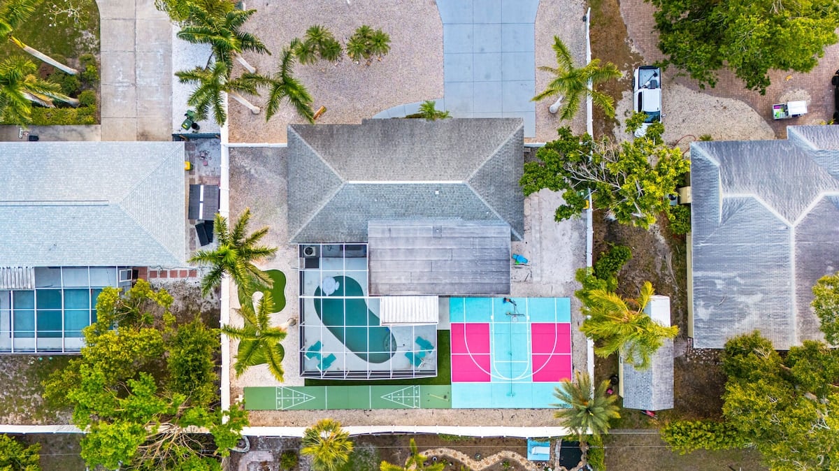Discover your private oasis in sunny Sarasota in Sarasota, FL
