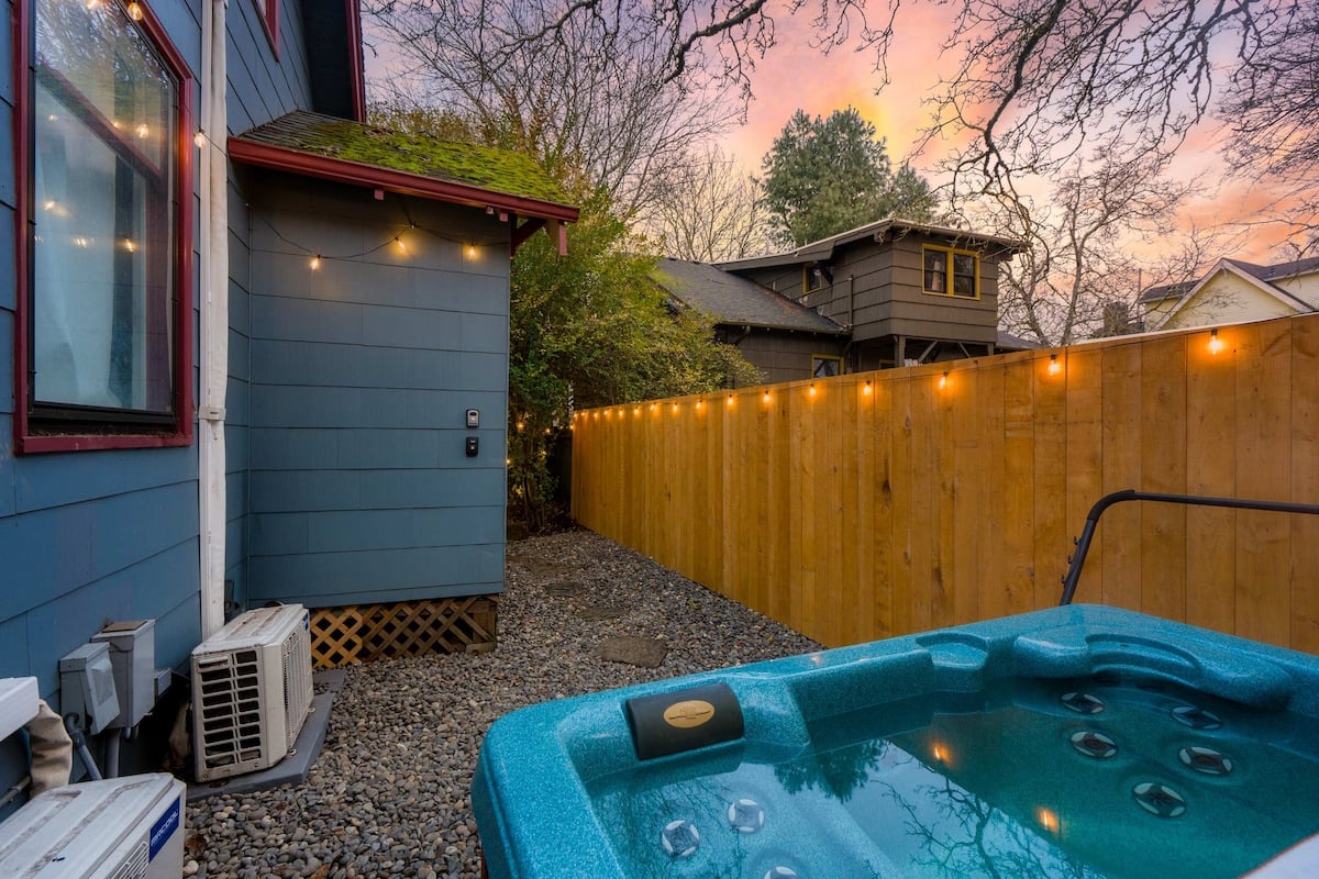 Soak and stay between Alberta and Mississippi in Portland, OR