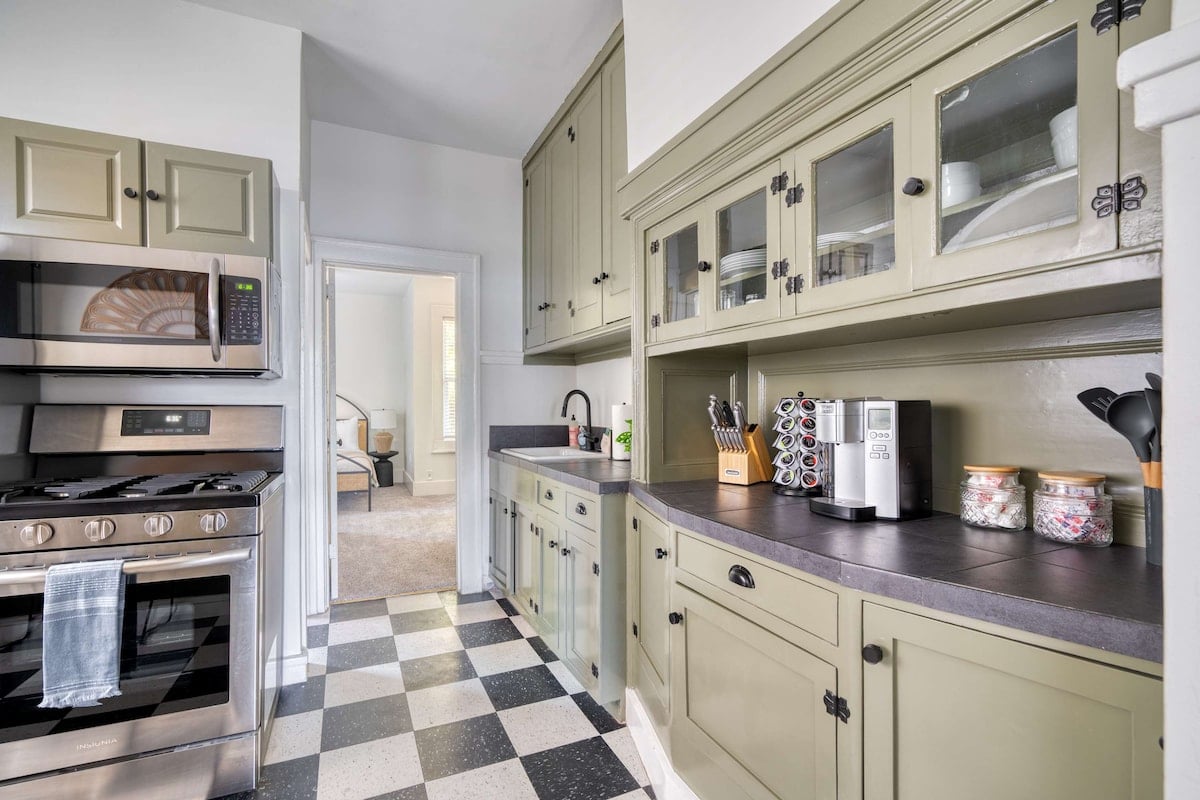 Spanish Revival Apartment | Prime Location image 13