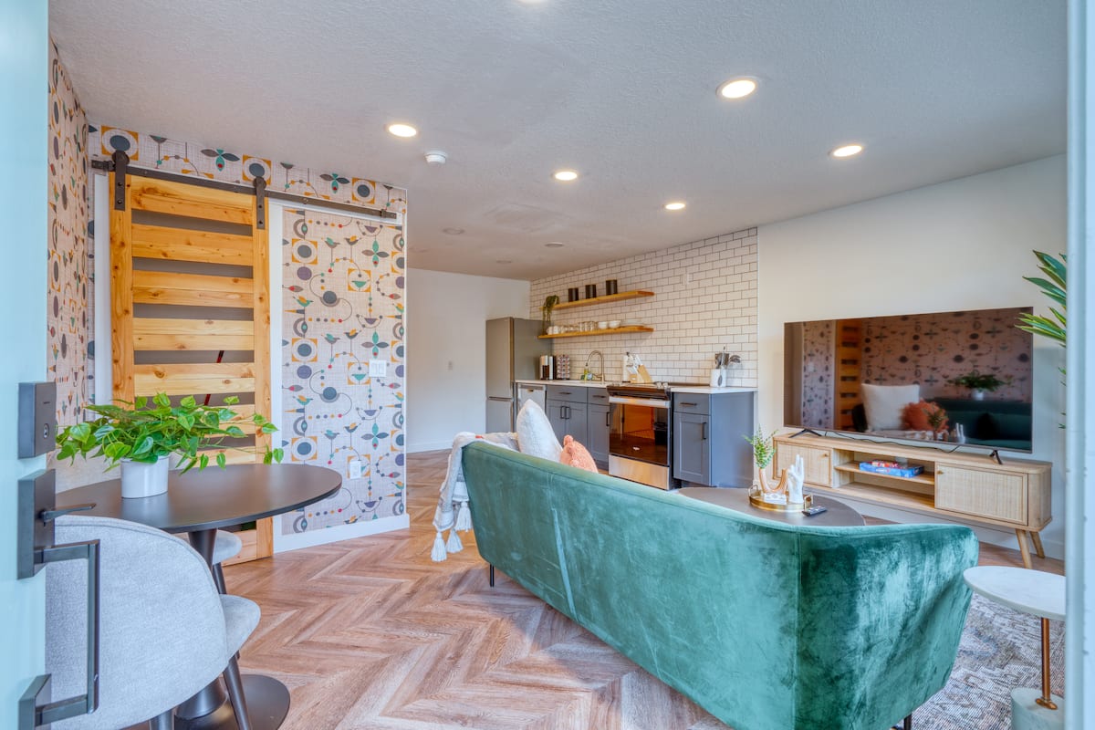 Luxury retreat near Reed College and chic shops in Portland, OR