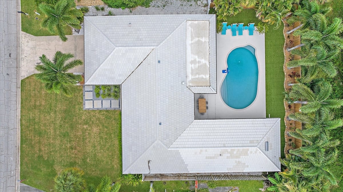Discover coastal serenity at a refined Sarasota villa in Sarasota, FL