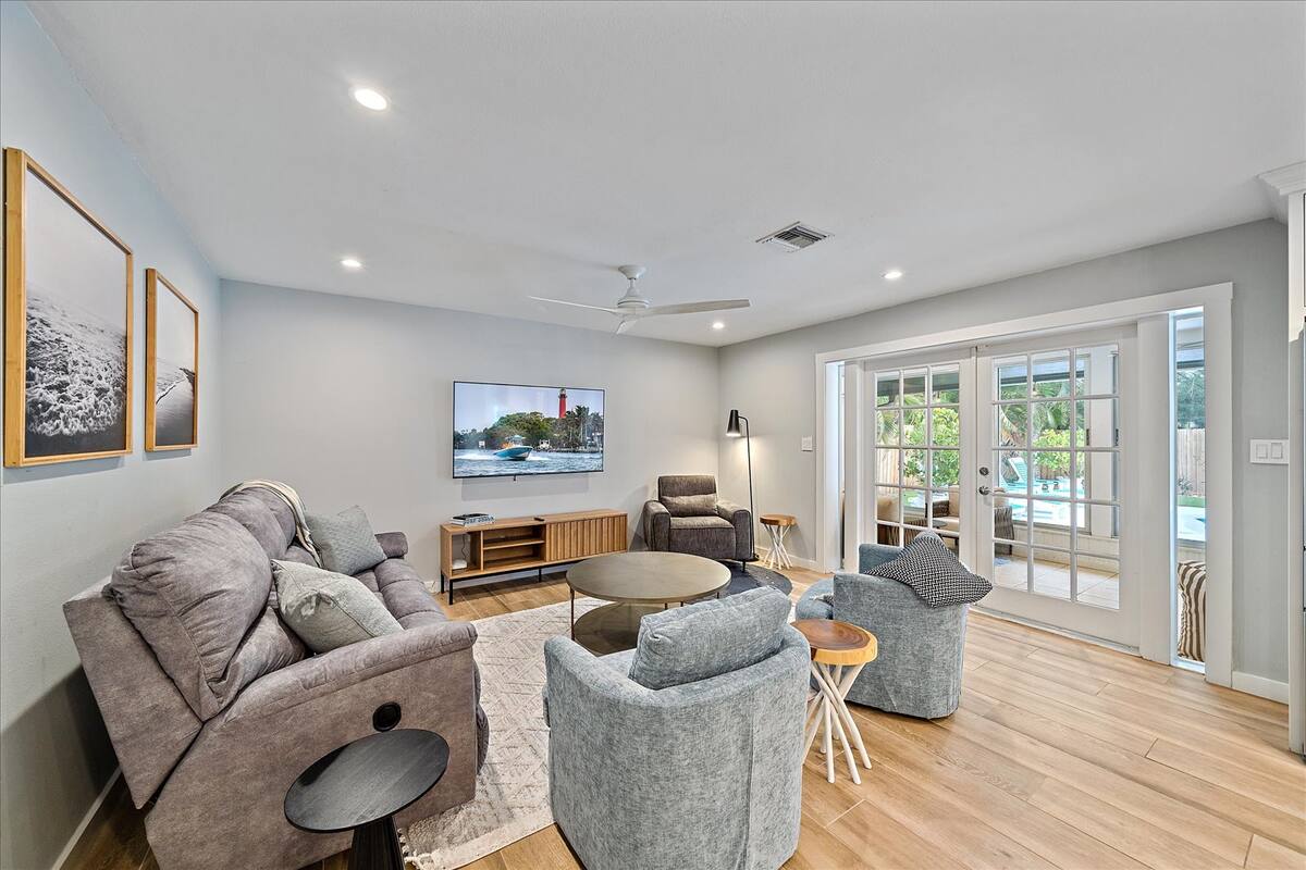 There's plenty of comfortable seating for everyone in your group! Don't miss out on your favorite shows while away with the Smart TV!