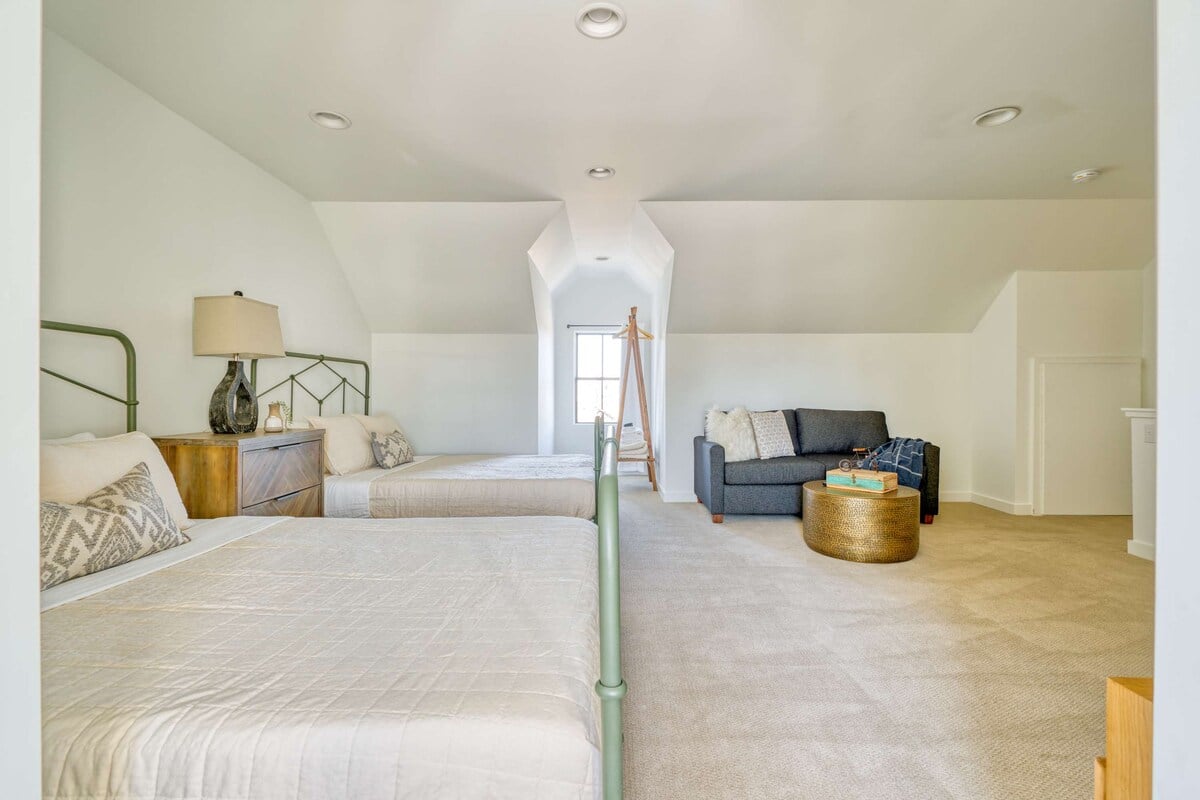 Modern 3BR • Gourmet Kitchen • Sleeps 8 image 18
