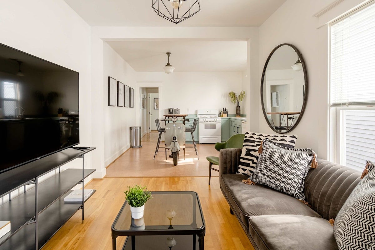 Hipster Vibe Apartment - Food Carts & Live Music image 3